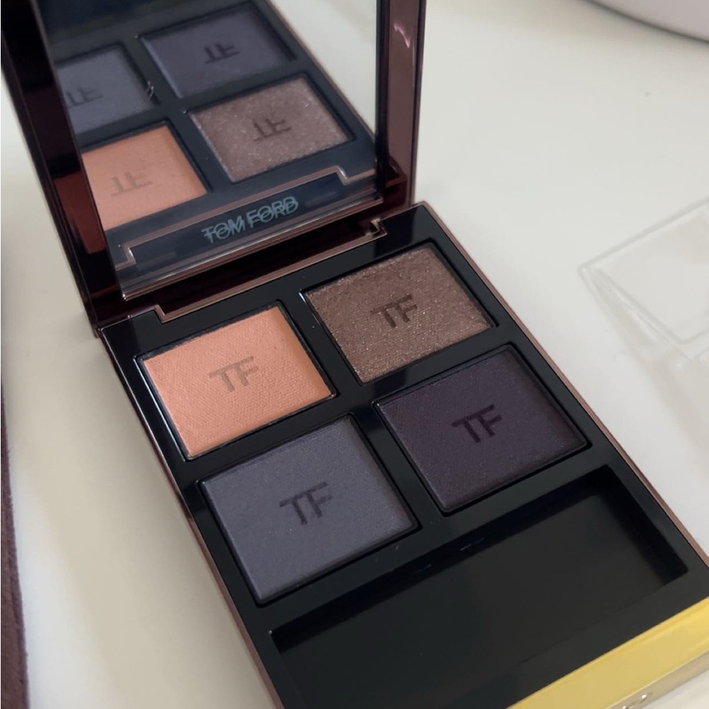Tom Ford Eye Color Quad Crème in Shade Iconic Smoke - Picture 8 of 8